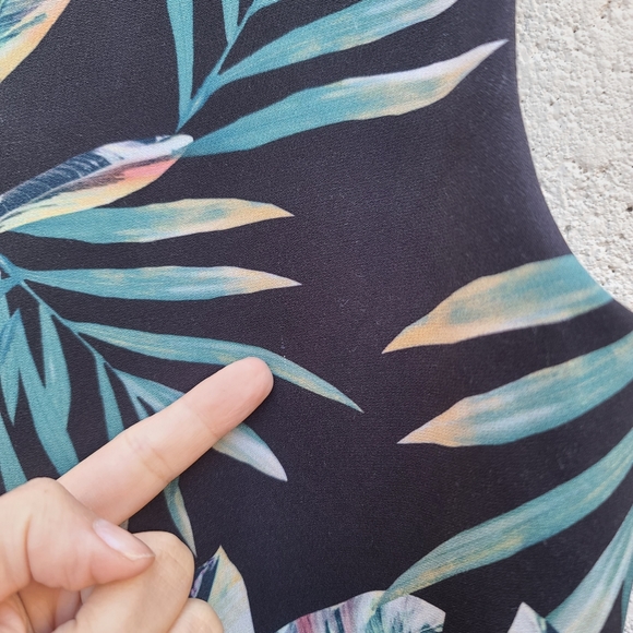 Black Halo | Nora Tropical Leaf Sheath Dress Size 2 - Picture 11 of 14